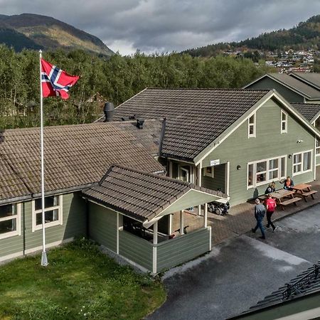 Forde Gjestehus Og Camping Hotell Exteriör bild