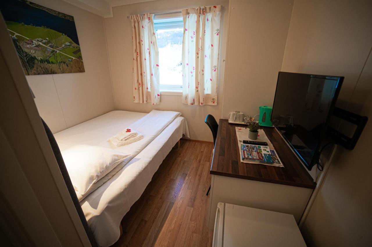 Forde Gjestehus Og Camping Exteriör bild