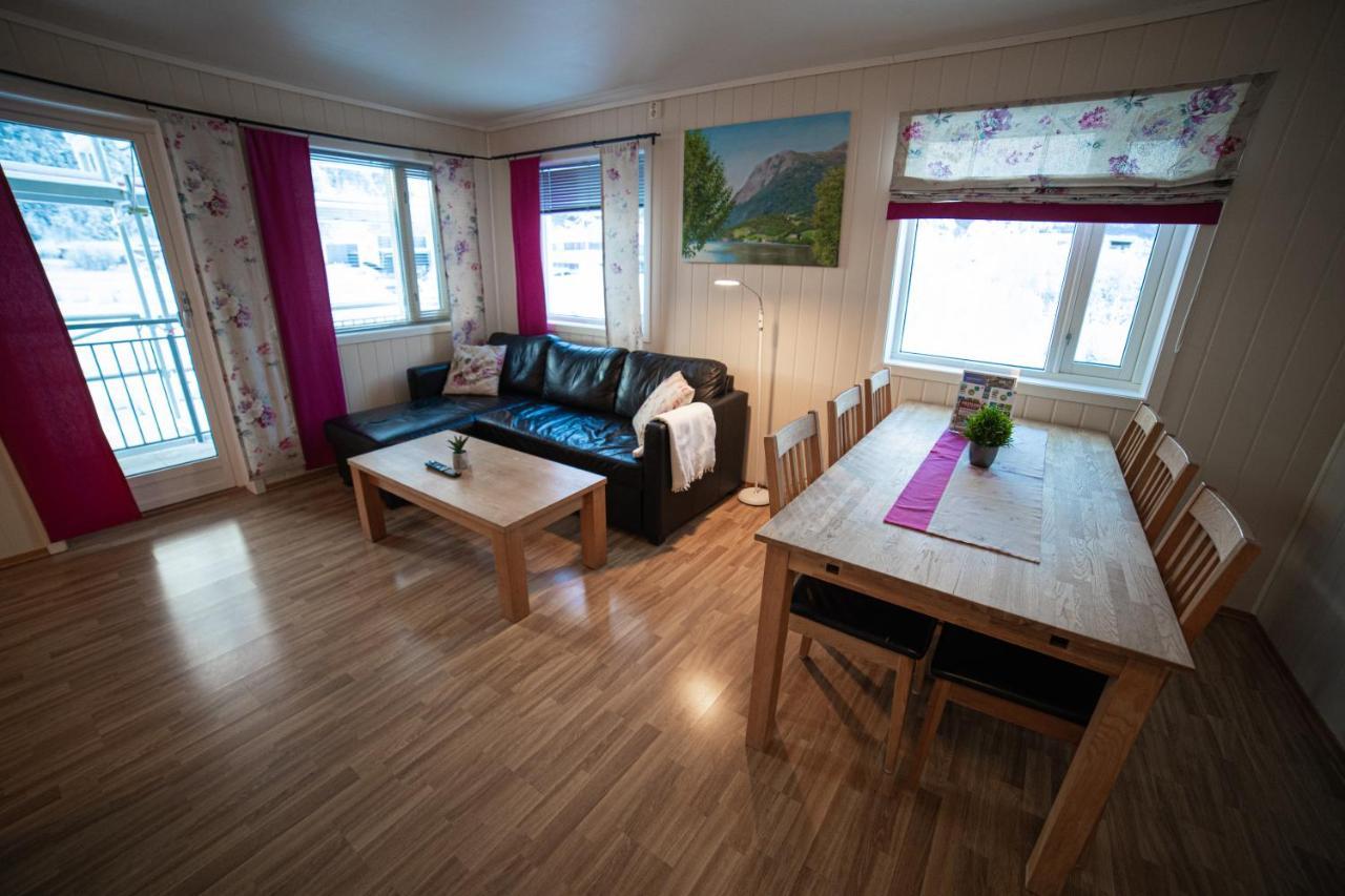 Forde Gjestehus Og Camping Exteriör bild