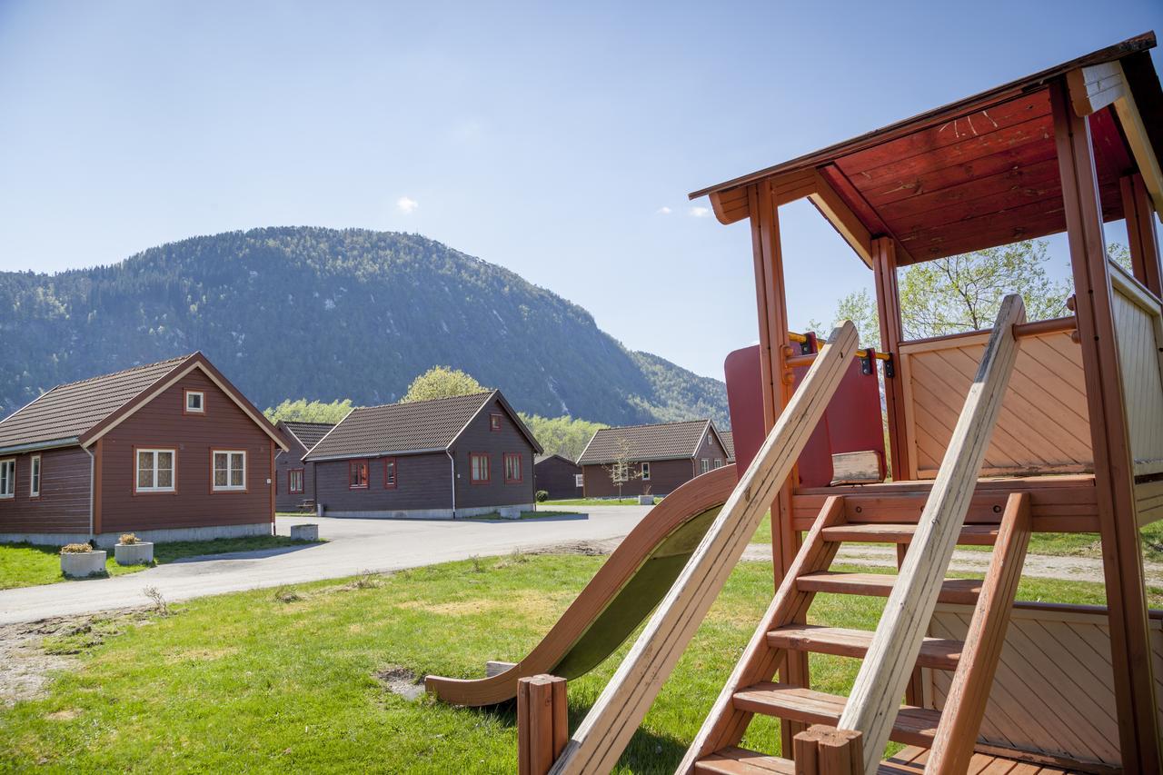 Forde Gjestehus Og Camping Hotell Exteriör bild