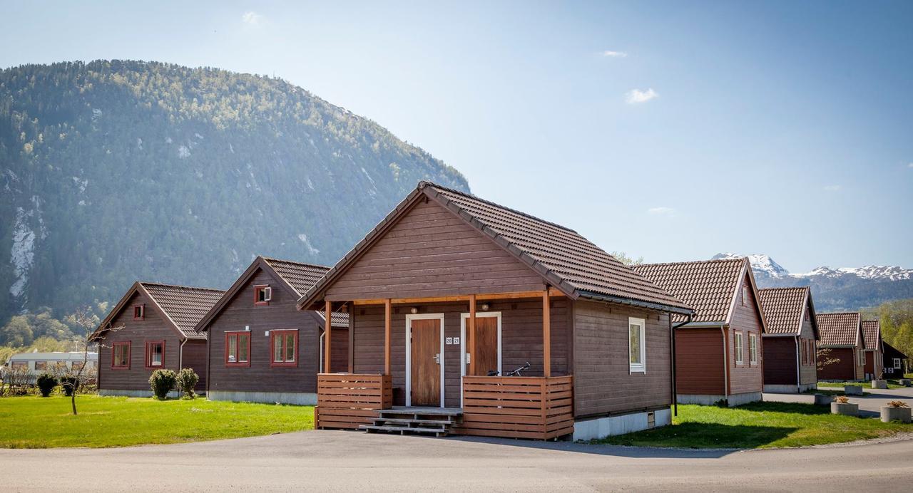 Forde Gjestehus Og Camping Hotell Exteriör bild