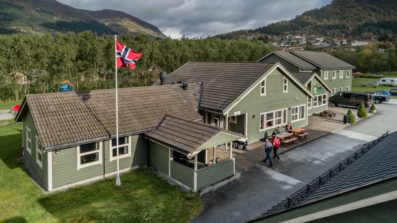 Forde Gjestehus Og Camping Hotell Exteriör bild