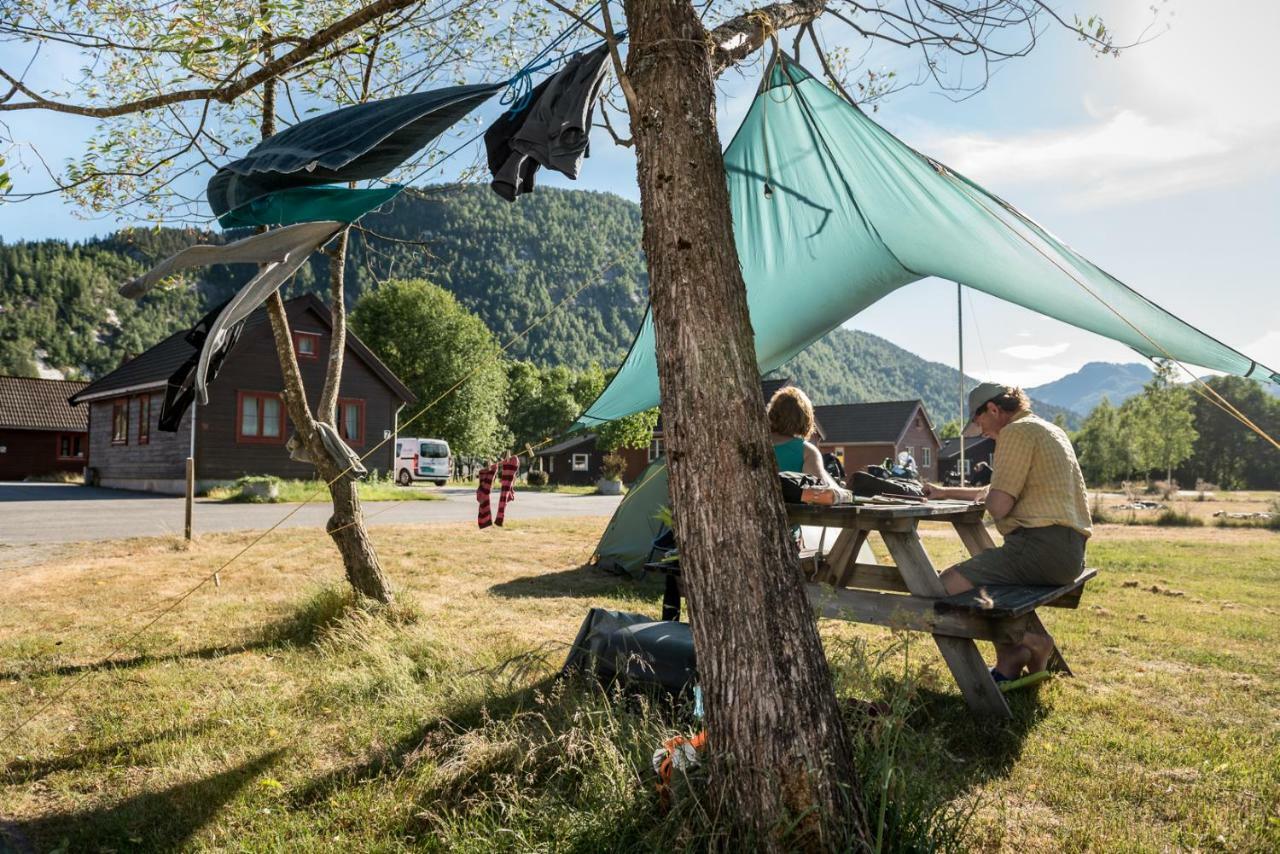 Forde Gjestehus Og Camping Hotell Exteriör bild